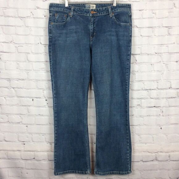 Levi's Signature Women’s Size 18M Low Rise Bootcut Denim Blue Jeans Medium Wash - Picture 1 of 10